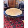 Image 8 : Onyx coffee table 46" round brass legs