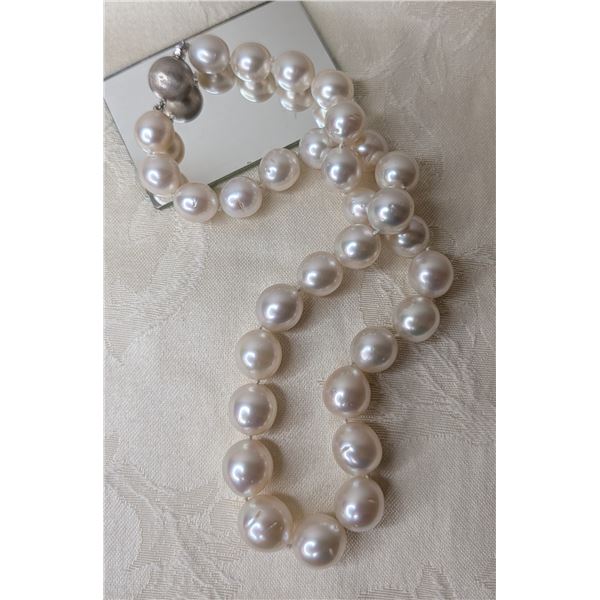 Mikimoto South Sea Pearl Necklace (19") 18k white gold, silk individually knotted