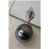 Image 3 : Black South Sea Pearl Pendant with Diamond Accents