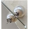 Image 2 : Single White Button Pearl stud earring