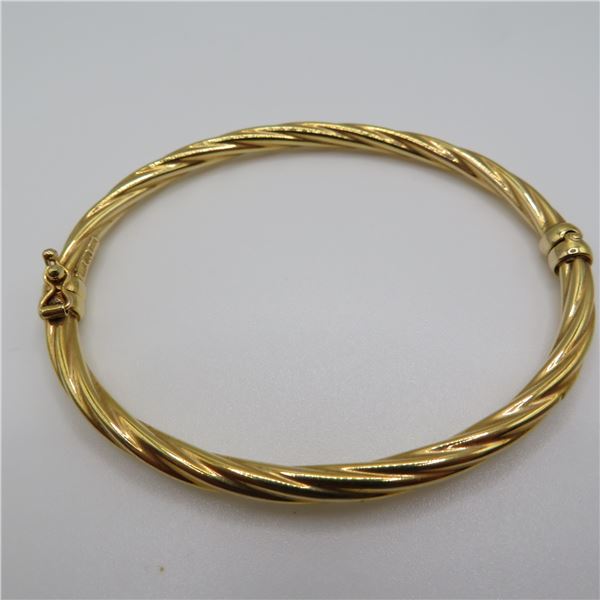 10K yellow gold bangle bracelet.  Beautiful!  Great Christmas gift idea.  Marked 10K Italy