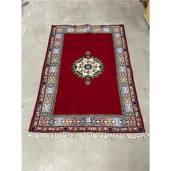 Nice Area Rug - great Colors and details - approx: 106 x 67"
