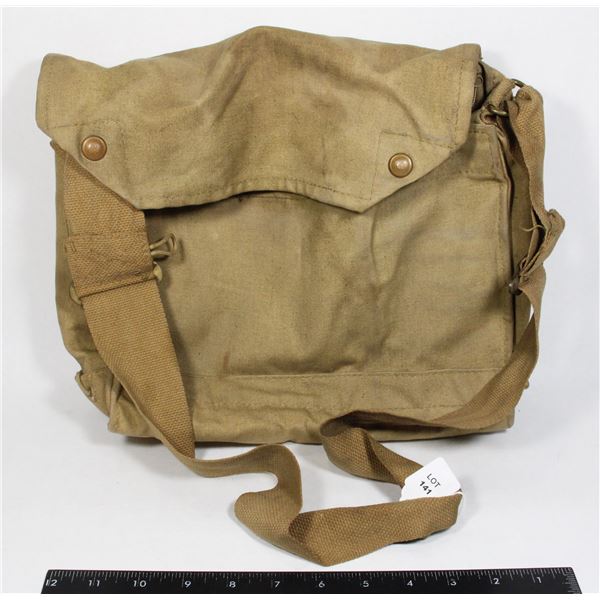 #141 WW2 CANADIAN P1937 GAS MASK BAG 1942