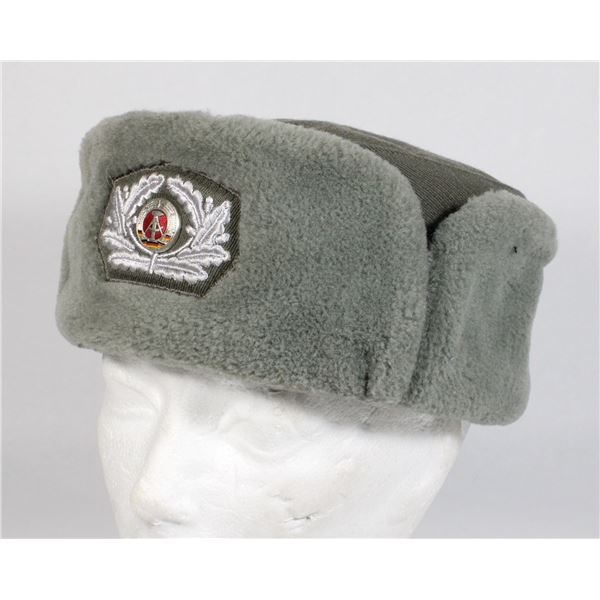 #152 COMMUNIST EAST GERMAN MILITARY WINTER HAT