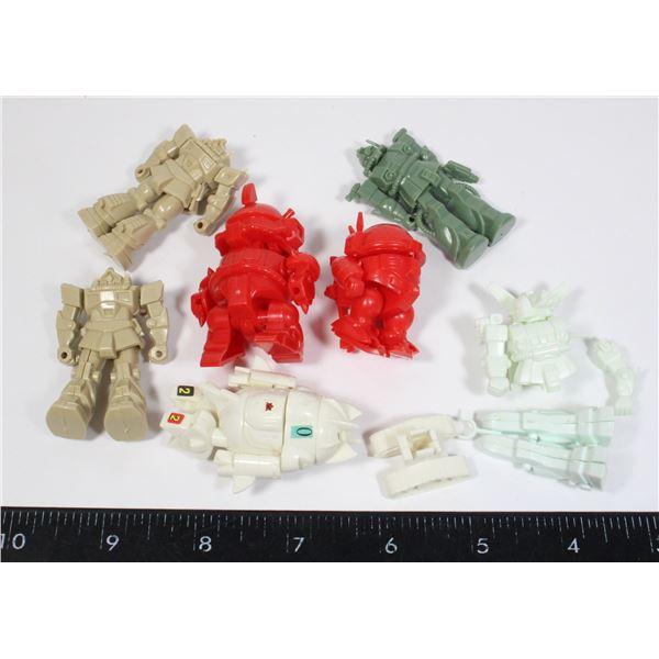 #521 1980'S JAPANESE MODEL KIT PIECES GUNDAM LOT