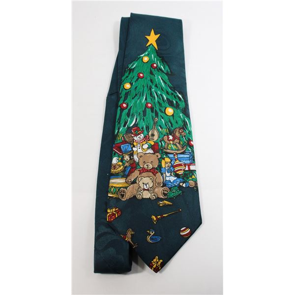 #818 VINTAGE MEN'S TIE CHRISTMAS TREE SCENE W/TAG