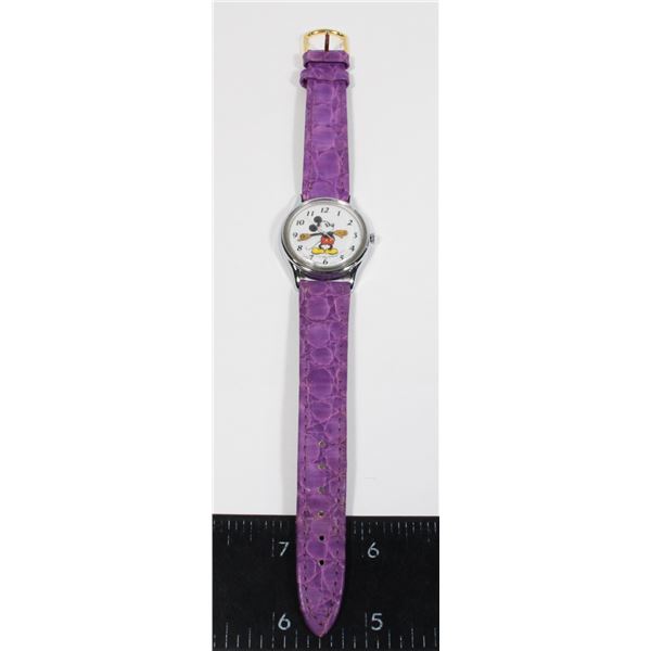 #853 WALT DISNEY MICKEY MOUSE DIAL WATCH LORUS
