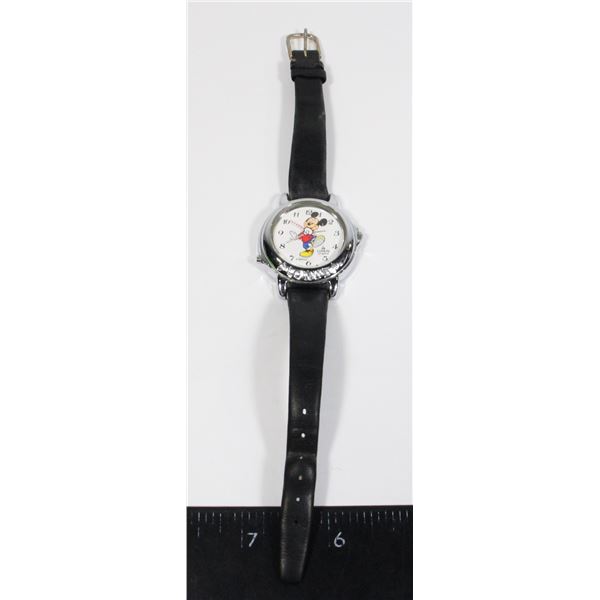 #854 WALT DISNEY MICKEY MOUSE DIAL WATCH LORUS