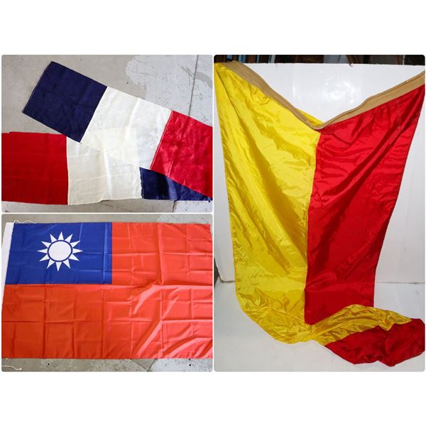 LOT OF ASSORTED FLAGS INCLUDING