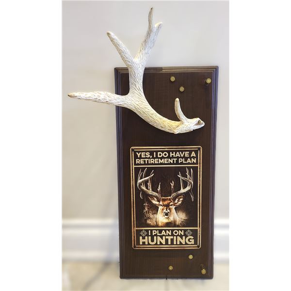 Rustic Hunter’s Wall Rack – Antler Decor with 30-06 Casing Hooks & ‘Retir