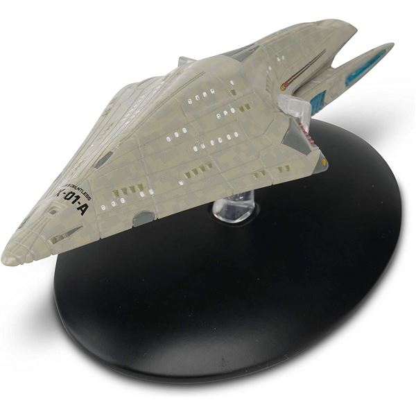 Star Trek U.S.S. Dauntless 0875-A/G CBS Studios Inc. Starship Model with base & stand