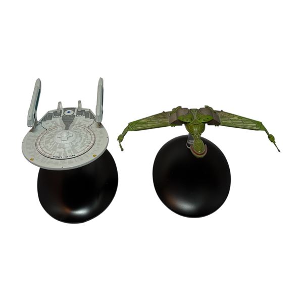 2 Piece Star Trek Starship Model - KLINGON BIRD-OF-PREY 9440-A/F TM & © 2013 CBS Studios Inc. , U.S.