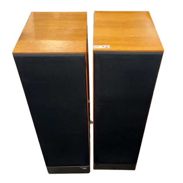 Set of 2 vintage Paradigm speakers - A12557