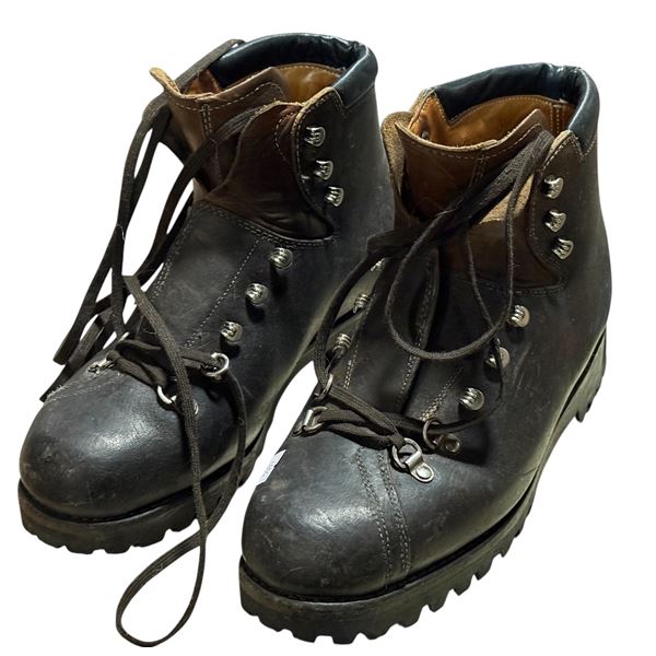 Pair of Vintage Raichle Military Style hiking boots - sz 28 EU