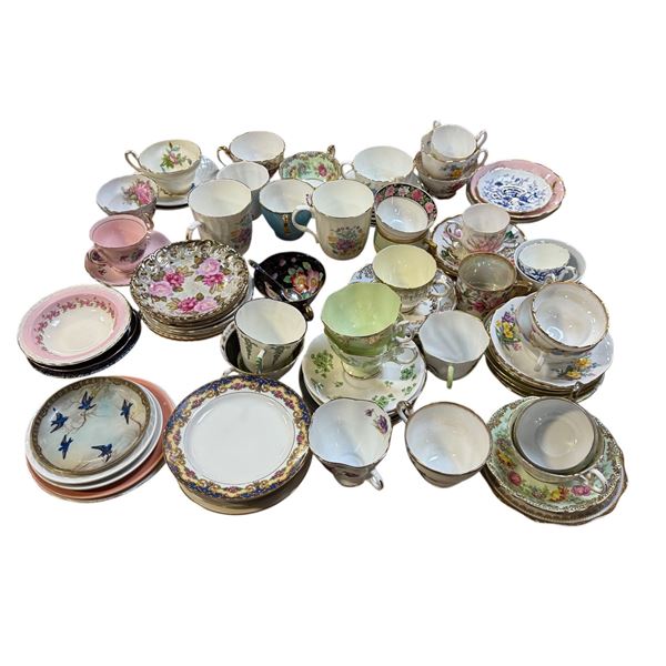Large group of assorted vintage teacups & saucers - Fine Bone China / Marsac Freres etc