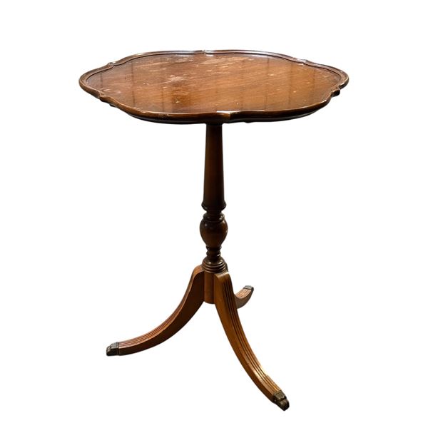 Vintage wooden pedestal side table - scalloped edge top - approx 20" x 26" H