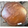 Image 2 : Vintage wooden pedestal side table - scalloped edge top - approx 20" x 26" H