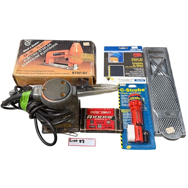 Group of assorted vintage items - includes Black&Decker Electric Stapler / handheld sander / Gerber 