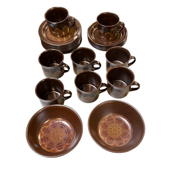 Royal Doulton "Marbella" Stoneware Set (1973) Approx 24pcs