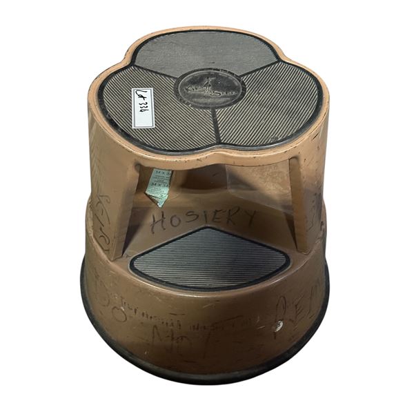 Rolling pedestal (From Hudson's Bay)