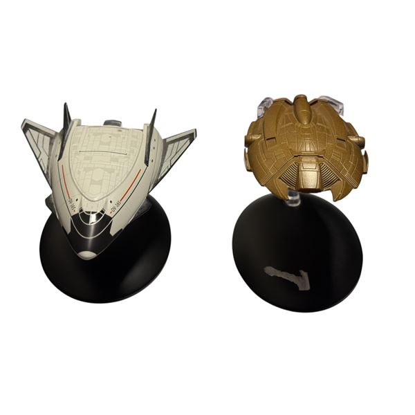 2 Piece Star Trek Starship Model - FERENGI SHIP (2151) 4818-A/A TM & © 2017 CBS Studios Inc. , SPACE