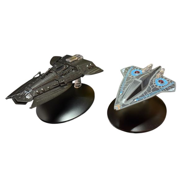 2 Piece Star Trek Starship Models - SNUGGLERS' SHIP 9288-A/B TM & © 2018 CBS Studios Inc. , U.T.S. A