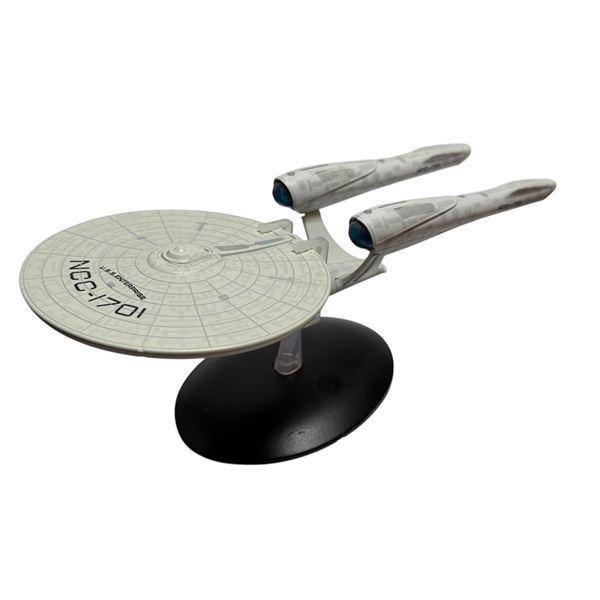 Star Trek Starship Model - U.S.S. ENTERPRISE NCC-1701 (2009 MOVIE) 3553-A/A TM & © 2018 CBS Studios 