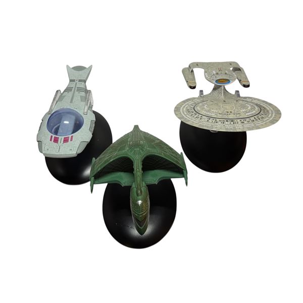 3 Piece Star Trek Starship Models - ROMULAN WARBIRD 0353-A/A TM & © 2019 CBS Studios Inc. , TARELLIA