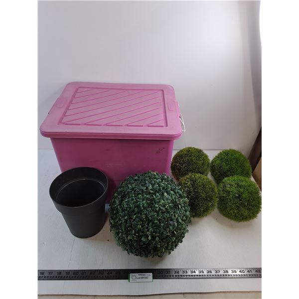 Rubbermaid Storage Bin w/Lid 16x13x14", Artificial 'Orb Plant' Decor - Pickup Only