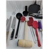 Image 4 : Assorted Kitchen Utensils