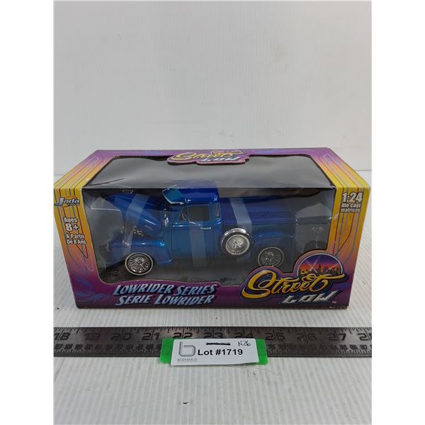 Street Low In Box Die-Cast 1:24 Scale 1953 Chevy Pickup