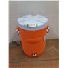 Image 1 : * Rubbermaid Insulated Drink Cooler/Dispenser - 18" High x 13" Diameter - Pickup Preferred