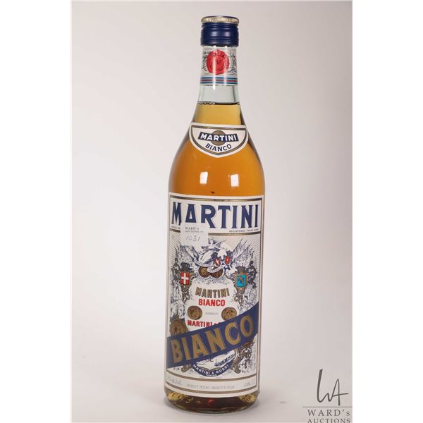 Martini Bianco/ Vermouth/ 1 ltr./ 16% ABV Note: Alcohol cannot be insured by any courier in Canada. 