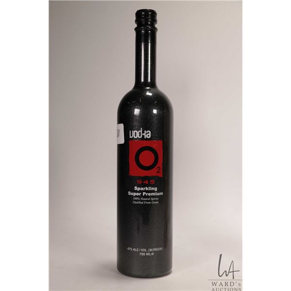 Vodka O2/945 Sparkling Super Premium 700ml/ 47% ABV Note: Alcohol cannot be insured by any courier i
