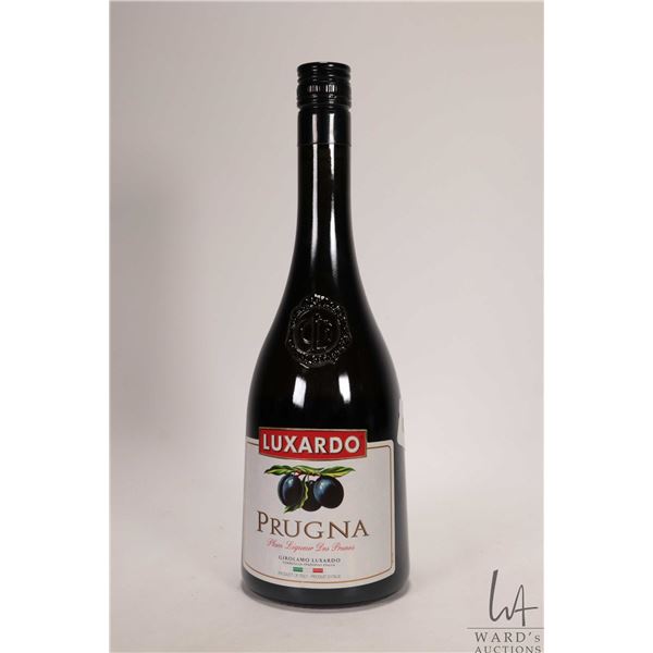 Luxardo/ Prugna Plum Liqueur/ 750ml/ 40% ABV Note: Alcohol cannot be insured by any courier in Canad