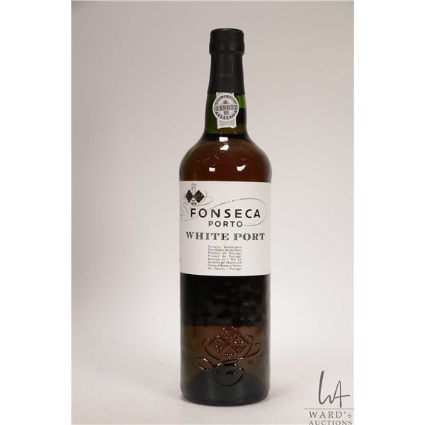 Fonseco/ White Port/750ml/ 20% ABV Note: Alcohol cannot be insured by any courier in Canada. Local p