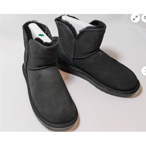 Kirkland Signature Women’s 100% Shearling Scalloped Edge Boots, Black,, Size US 6