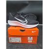 Image 2 : Nike Downshifter 12 Running Shoes, Size 7, Black and White