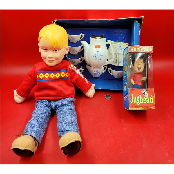 VTG Toy Lot w/ Home Alone Doll, Tea Set, & Wacky Wobbler Jughead