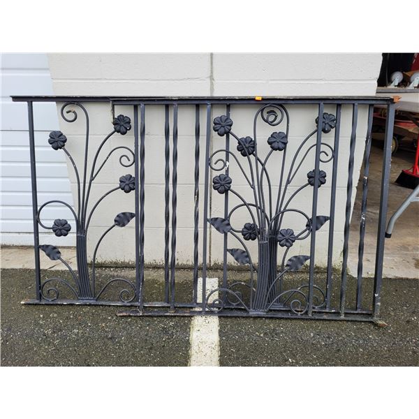 VTG Metal Fencing w/ Floral Accents