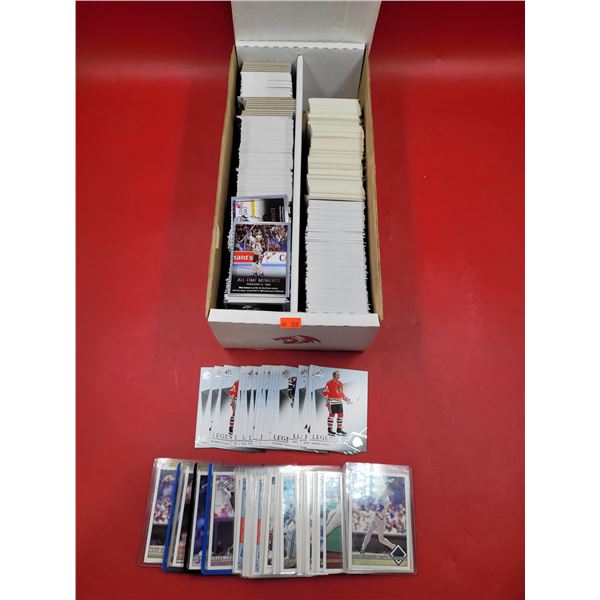 Box of Assorted Sports Cards (Hockey & Baseball) w/ Bobby Hull, Ken Griffey, & More