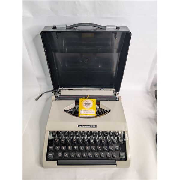 Vintage Underwood 255 Portable Typewriter Model 255