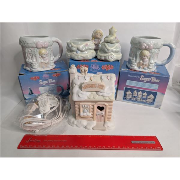 Precious Moments Sugar Town Warming Lamp Two Mugs Cream and Sugar