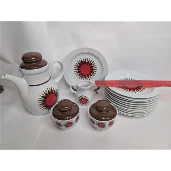 Winterling Bavarian Retro Porcelain Starburst Breakfast Set