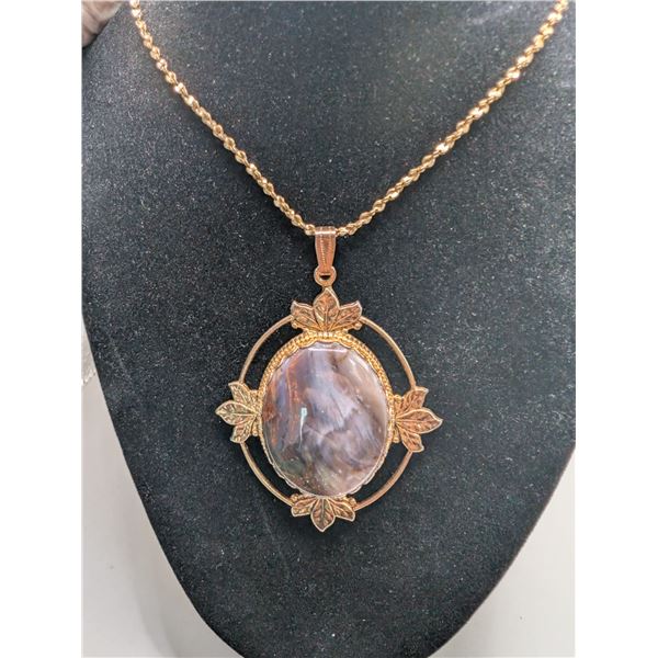 Agate Cabochon Pendant Necklace