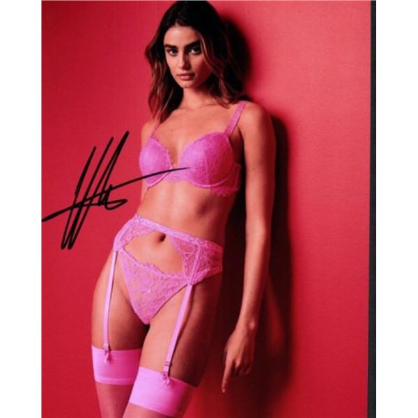 Model Taylor Hill facsimile signed photo