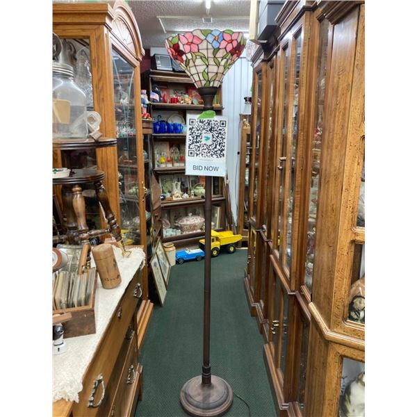 STAINED GLASS LAMP - GORGEOUS!