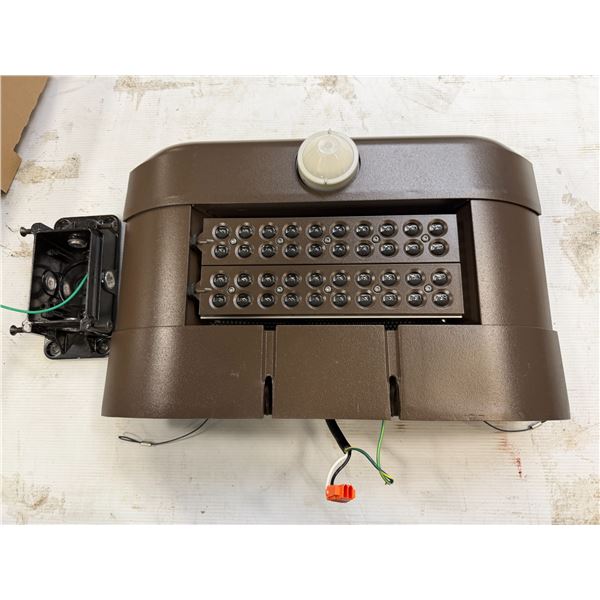 CREE #BXSE9197& #SEC-EDG-3MB-WM-04-C-UL-BZ-AMB-ML4