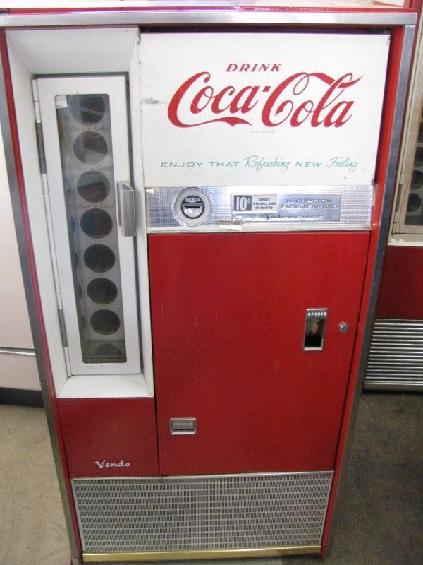 Vintage 'Vendo' Cocacola Machine