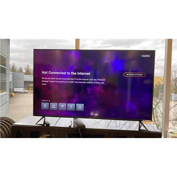 VIZIO D70-F3, 70" FLAT SCREEN SMART TV WITH REMOTE